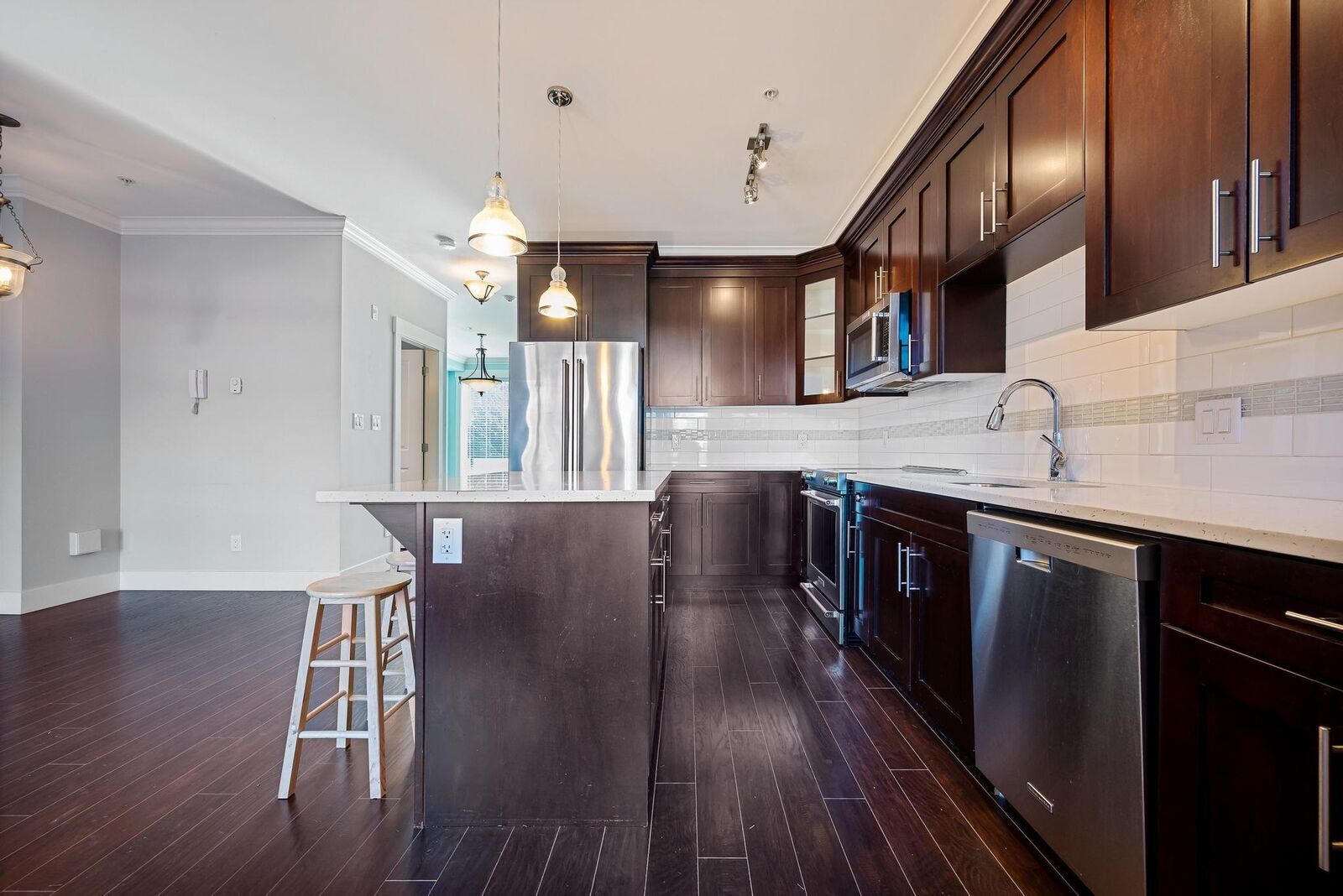 Property Photo: 1731 Prairie Avenue 10 BC V3B 0K5
