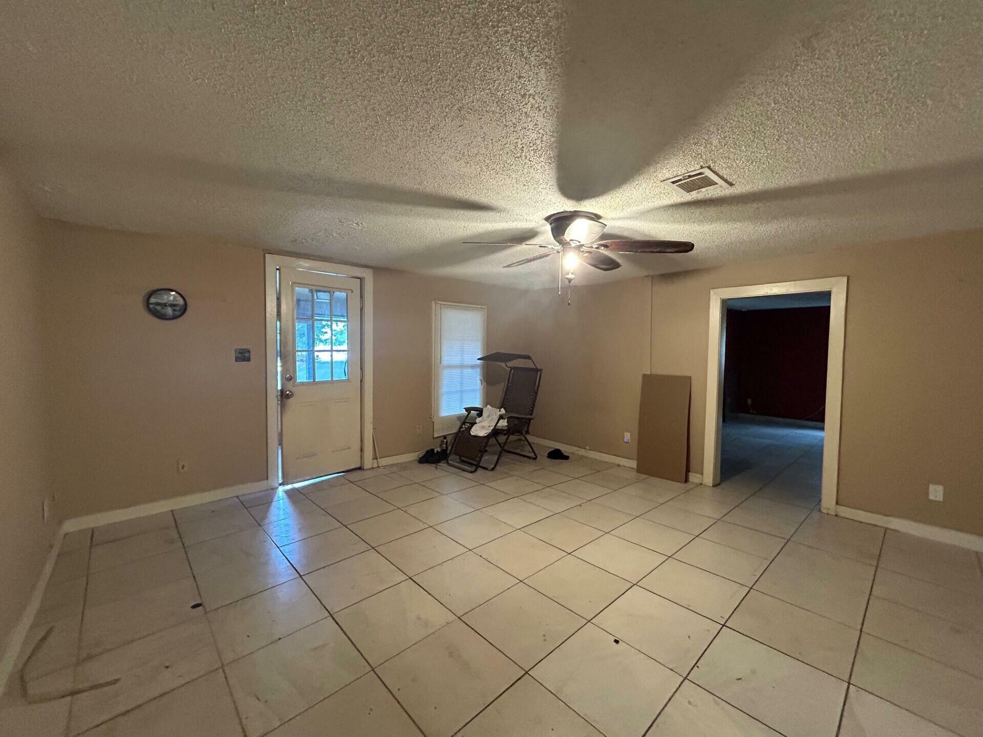 Property Photo:  198 Cross Drive  FL 32536 