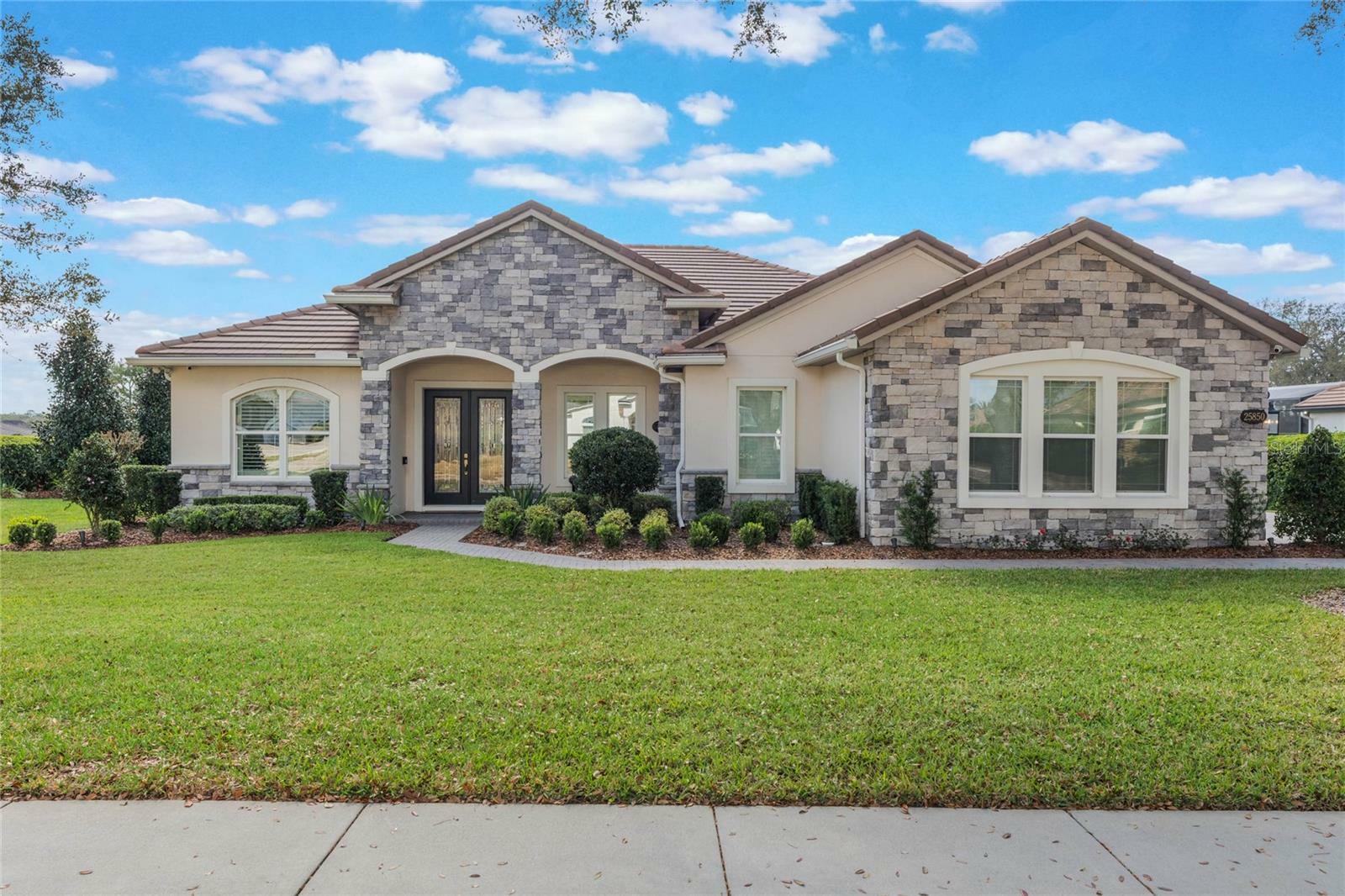 Property Photo: 25850 Crossings Bluff Lane FL 32776