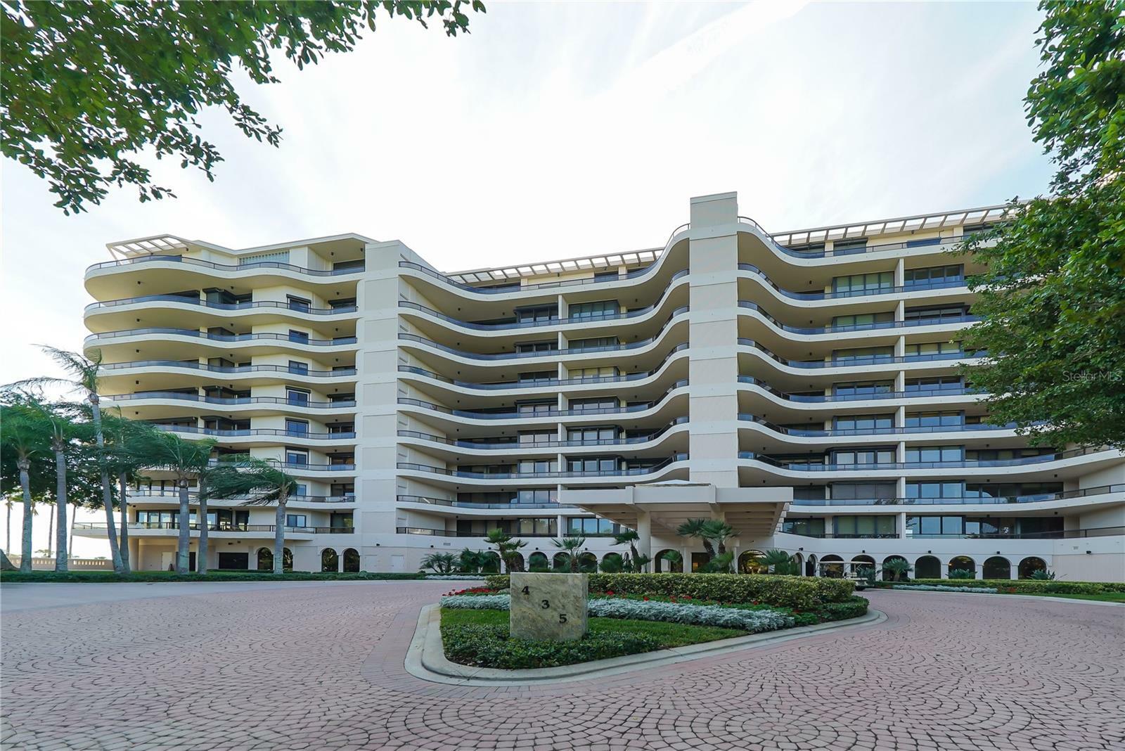 Property Photo: 435 L Ambiance Drive L807 FL 34228