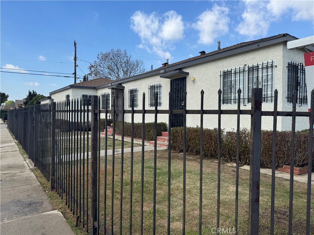 Property Photo:  1401 W 88th Place  CA 90047 