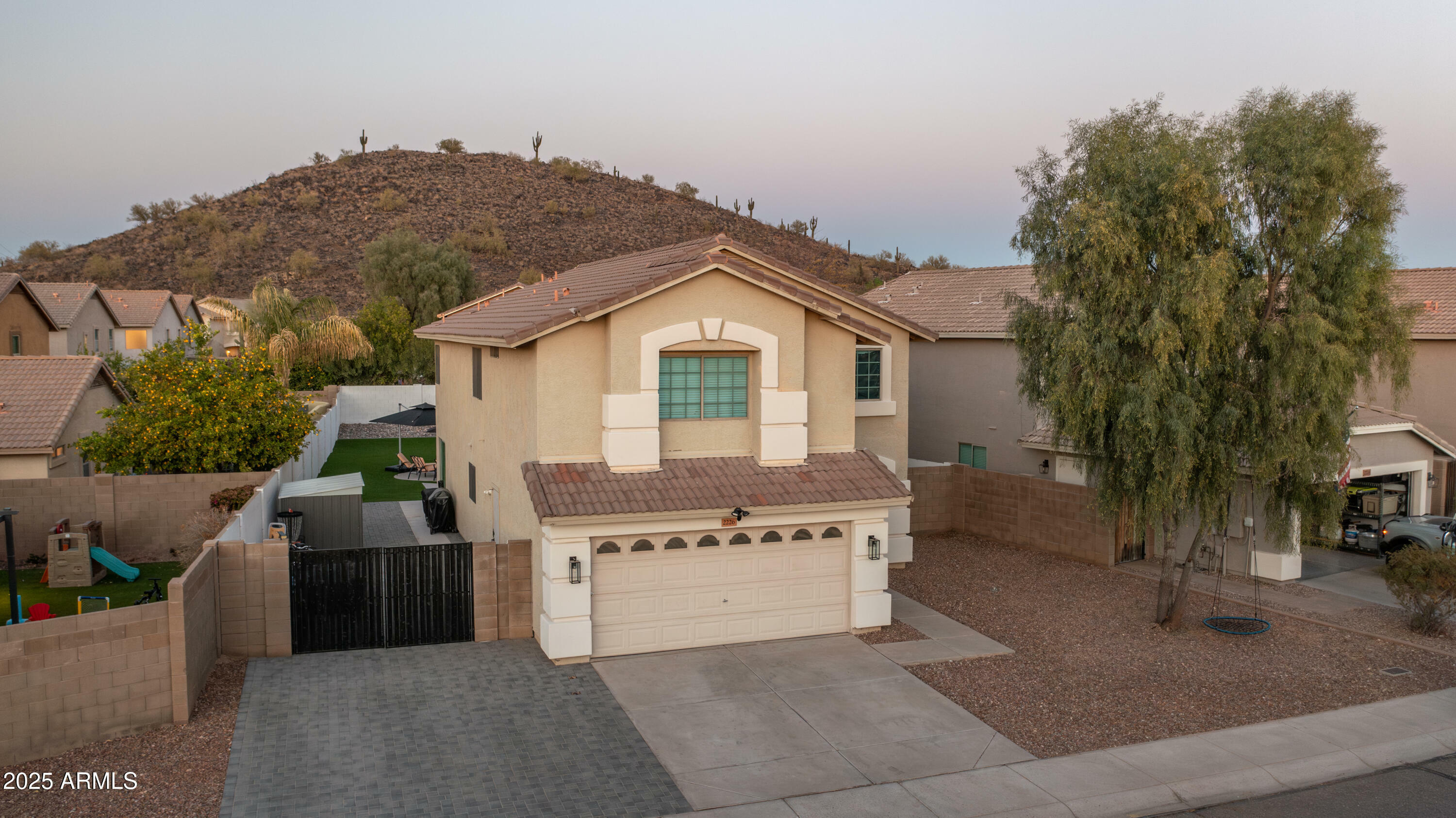 Property Photo:  2226 E Parkside Lane  AZ 85024 