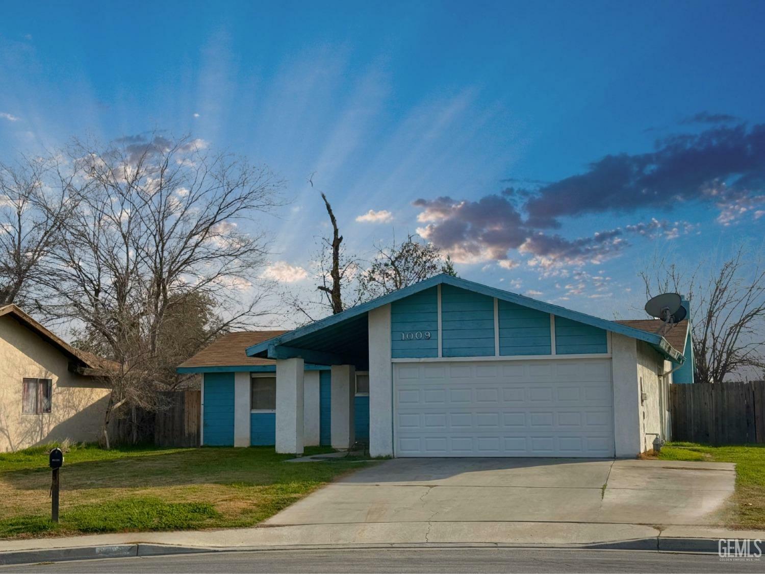 1009 Caroline Court  Bakersfield CA 93307 photo