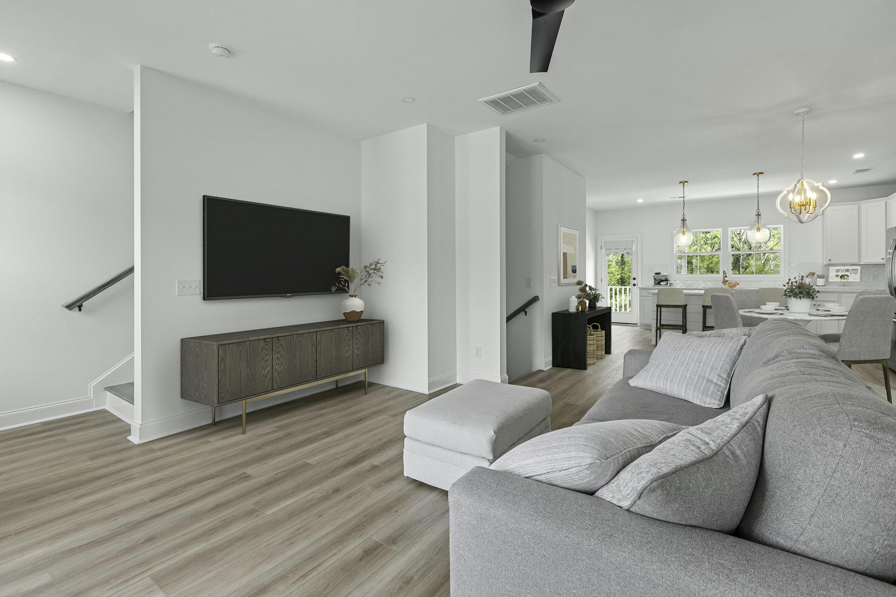 Property Photo:  637 N Laurel Street  SC 29483 