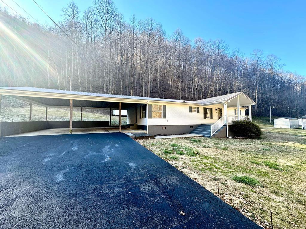 Property Photo: 289 Old House Branch Rd KY 41558