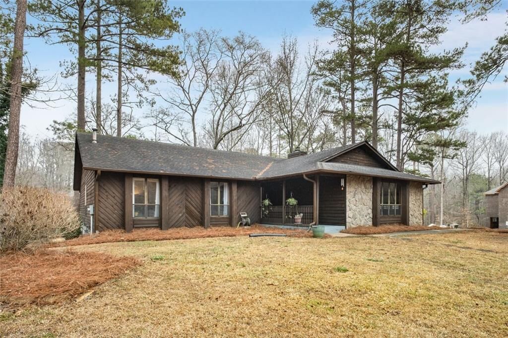 Property Photo: 1723 Deer Run Drive SW GA 30094