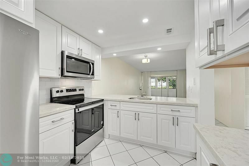 Property Photo:  1211 Bahama Bnd E1  FL 33066 