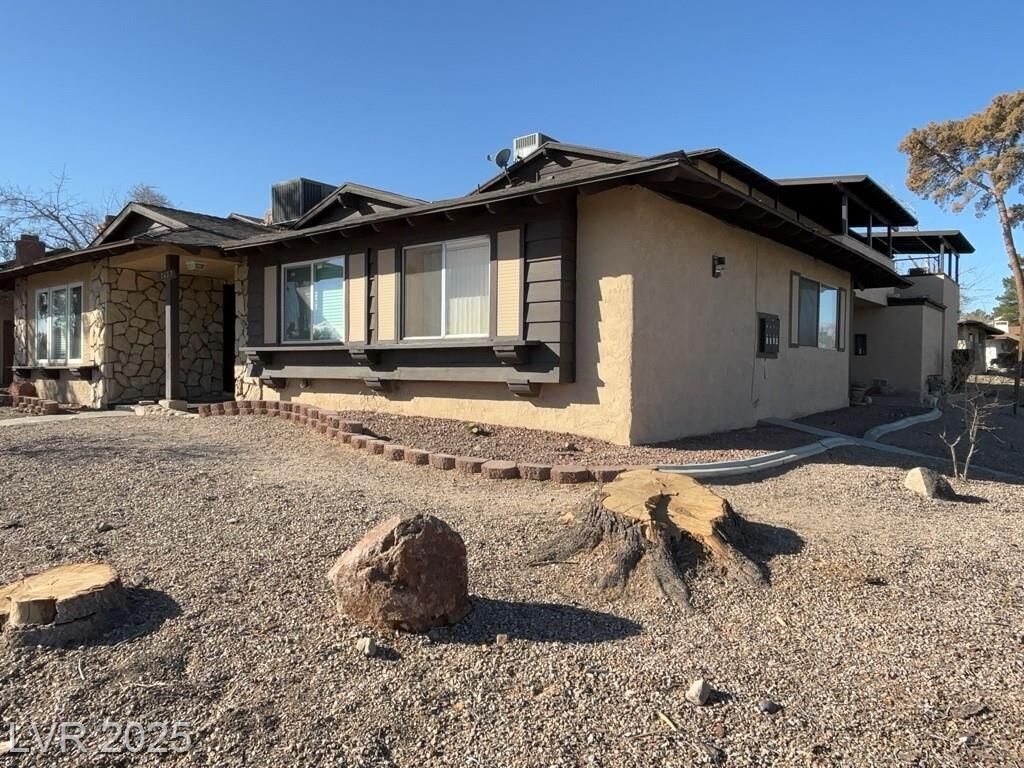 Property Photo:  2657 McLeod Drive 3  NV 89121 
