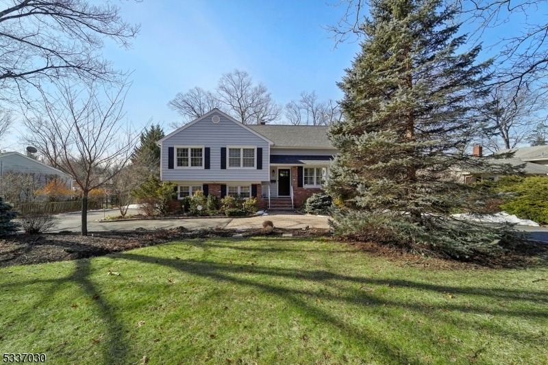 Property Photo:  31 Rumson Rd  NJ 07039 