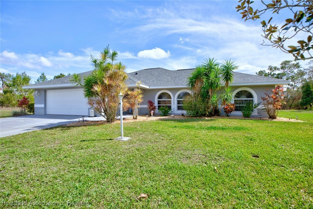 Property Photo:  592 NE Flamingo Road NE  FL 33852 