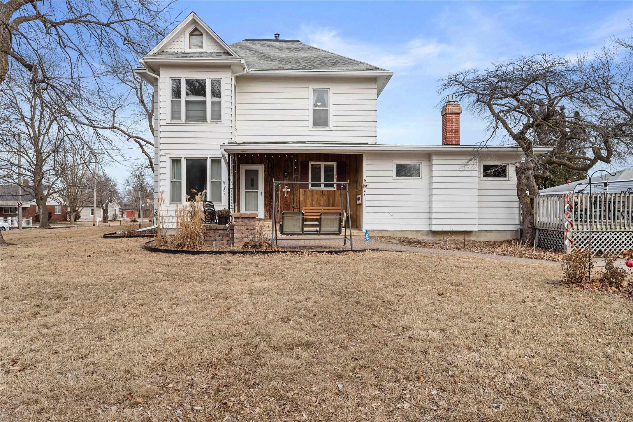 Property Photo:  907 Maple Street  IA 50063 