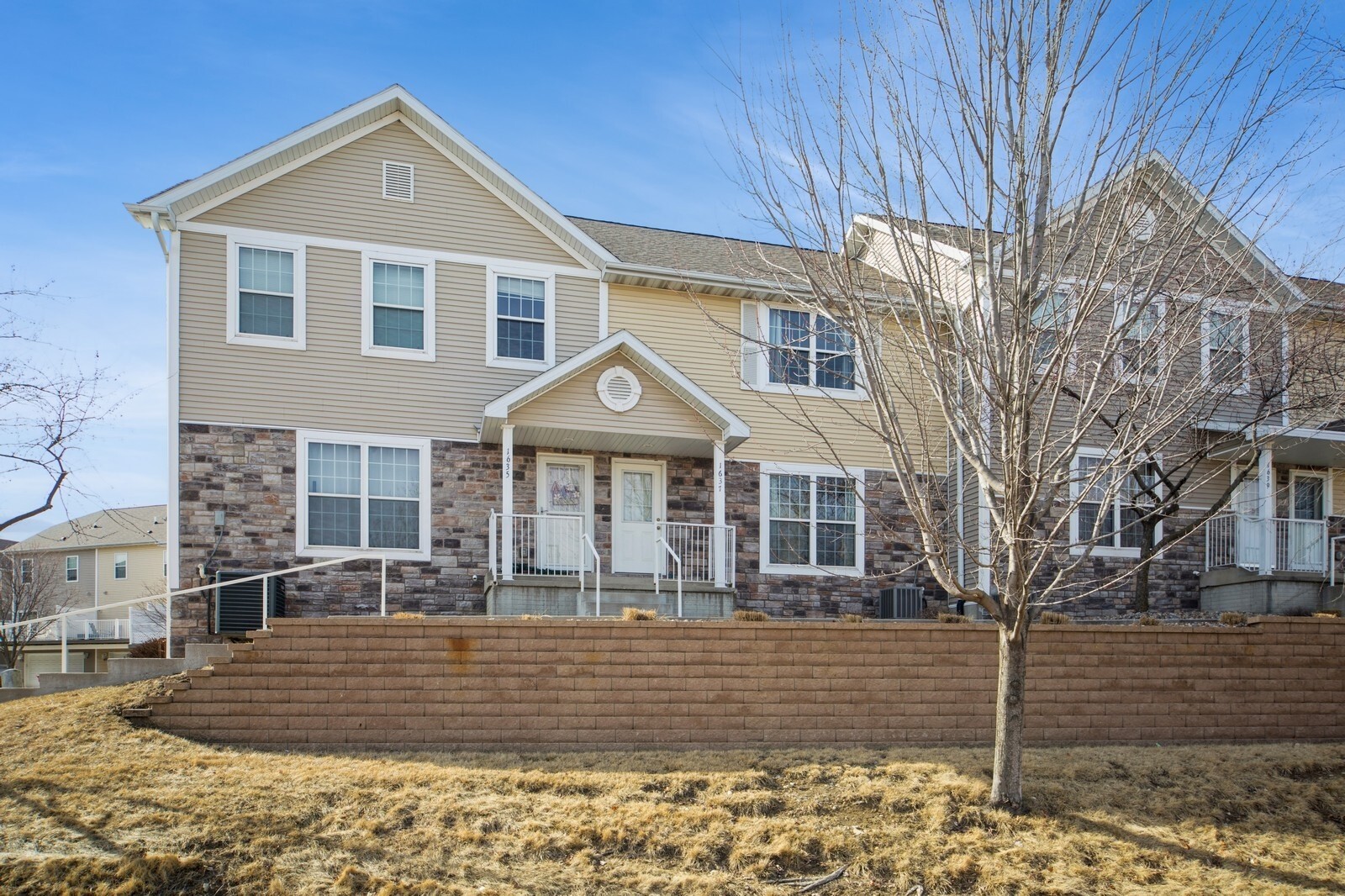 Property Photo: 1637 SW White Birch Circle IA 50023