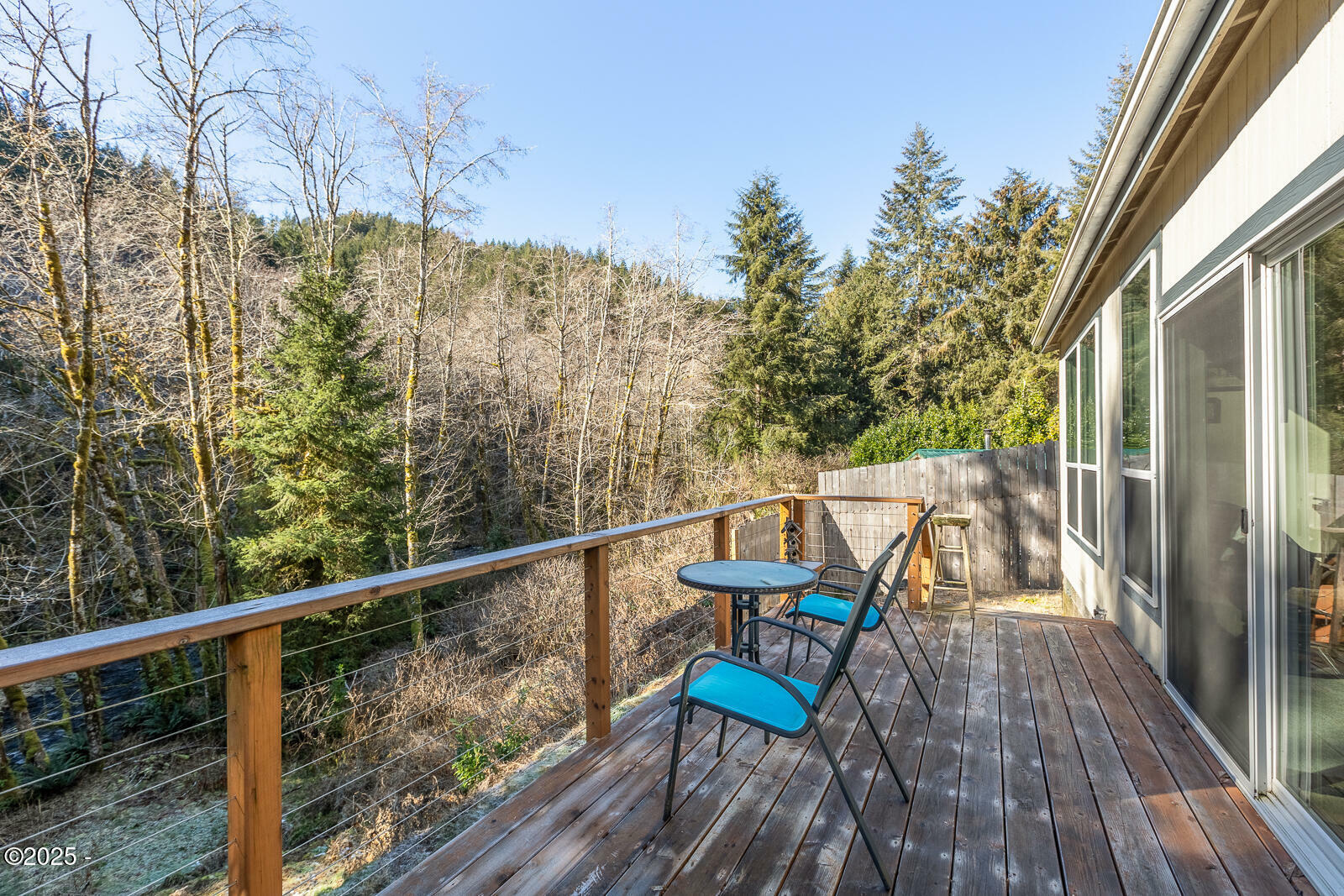 Property Photo: 258 N New Bridge Road OR 97368