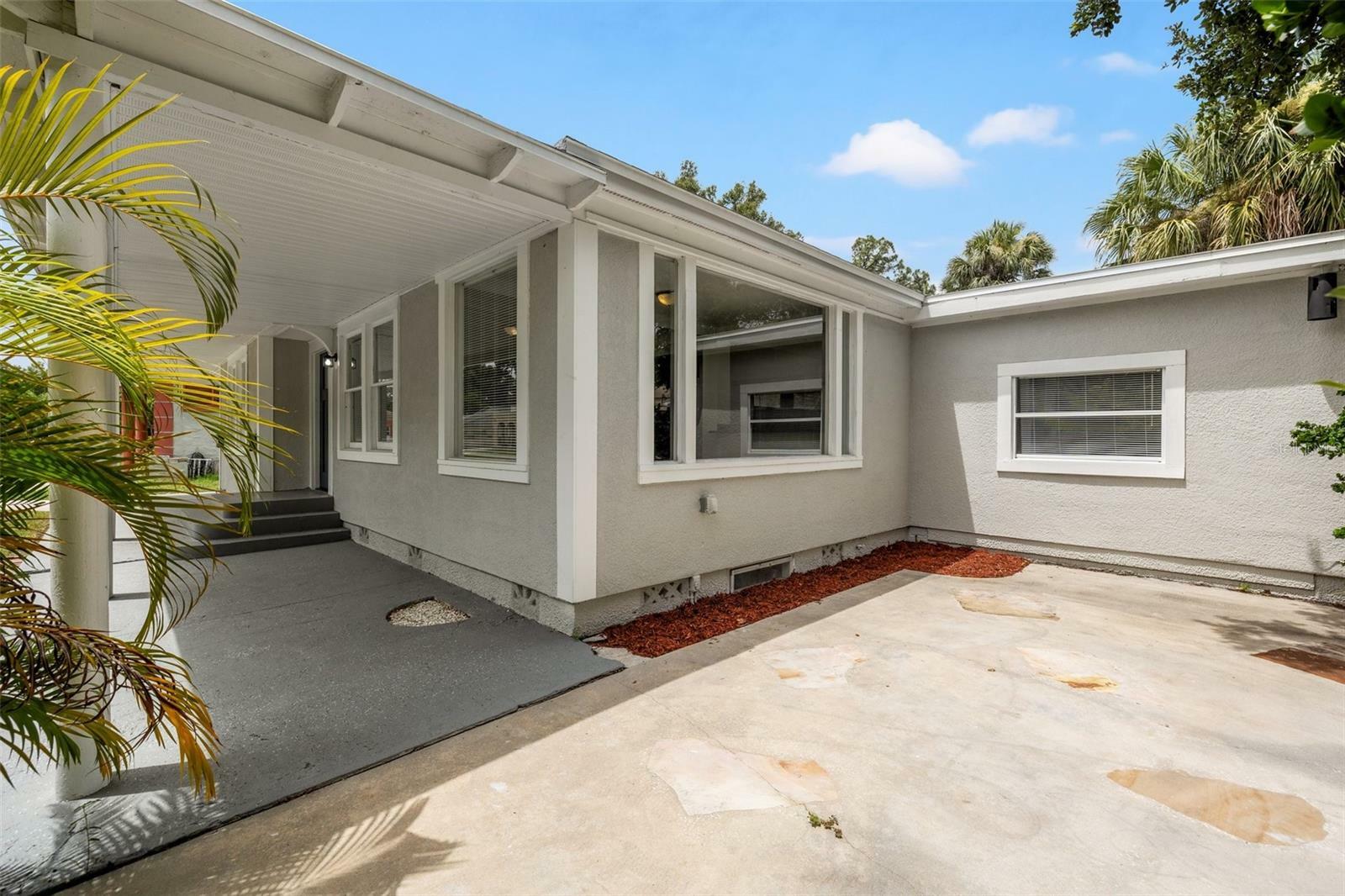 Property Photo:  2835 Valencia Way S  FL 33705 
