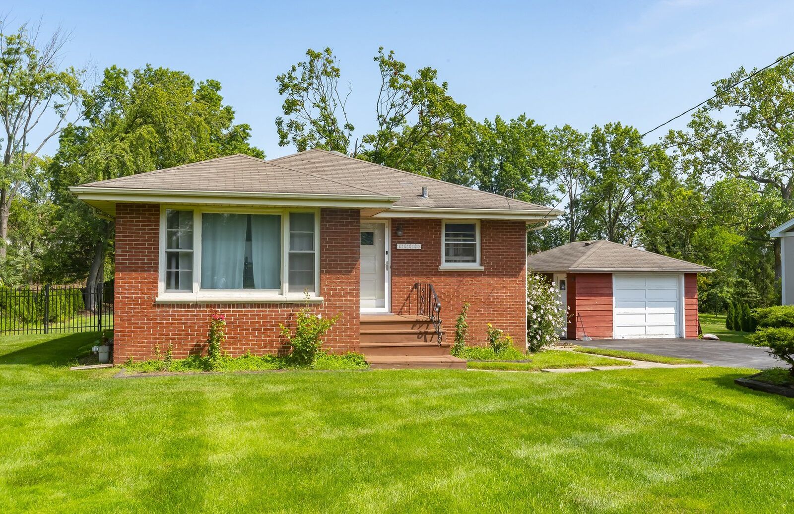 Property Photo:  11330 73rd Place  IL 60527 