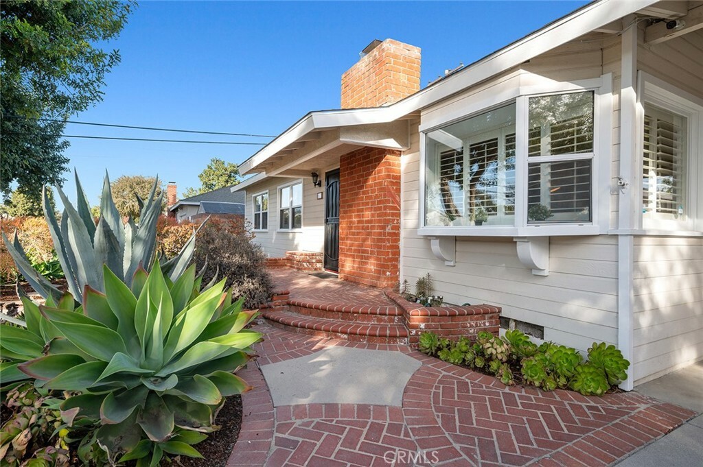 Property Photo:  1940 Fanwood Avenue  CA 90815 