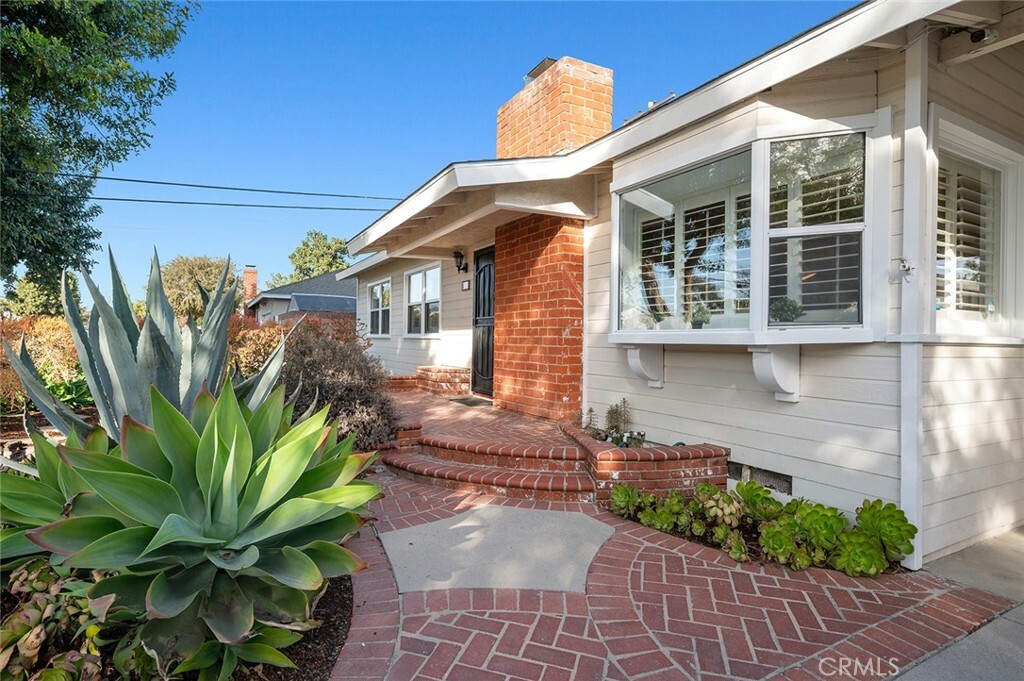 Property Photo: 1940 Fanwood Avenue CA 90815