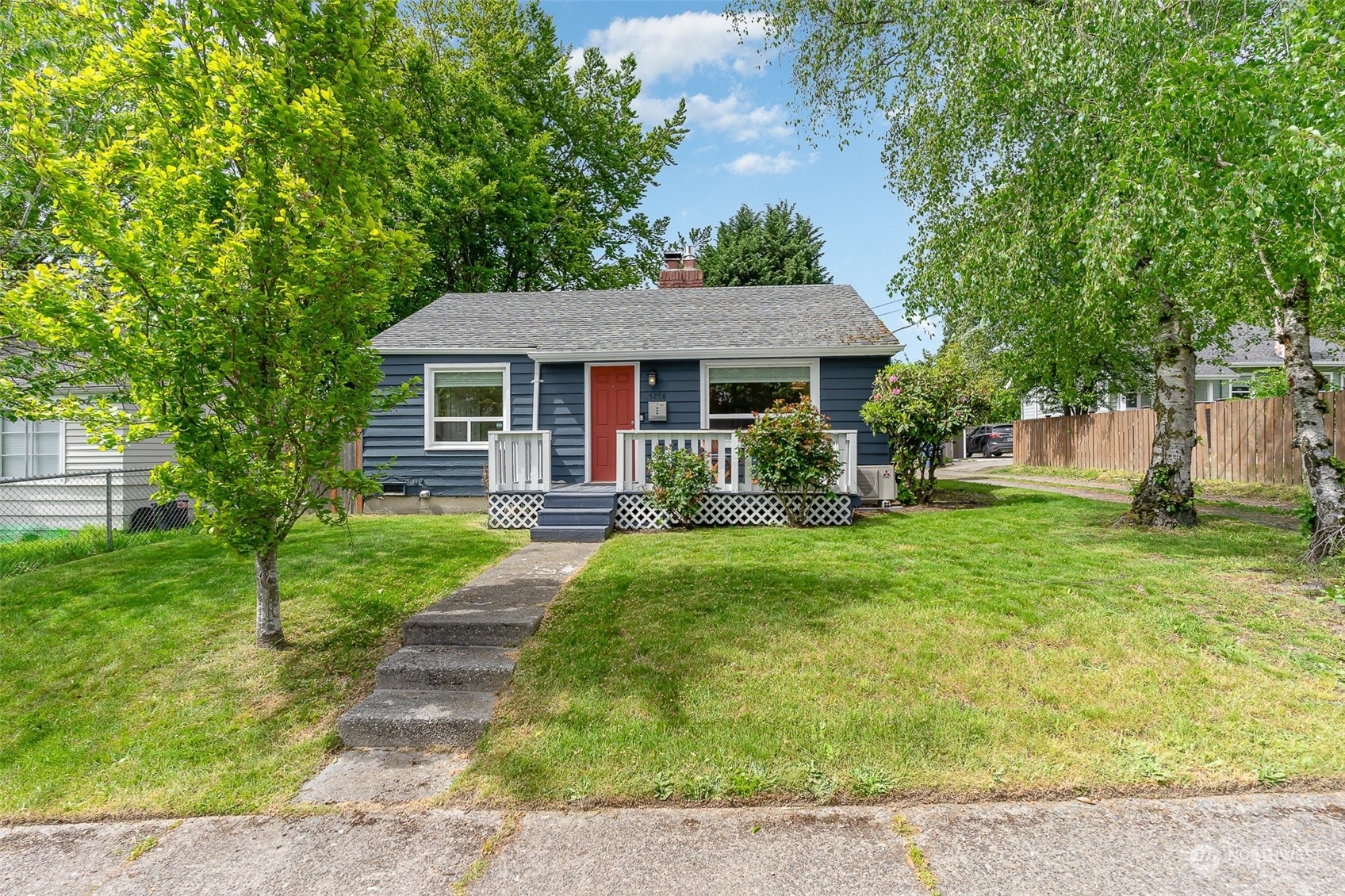 Property Photo:  5258 S Cloverdale Place  WA 98118 