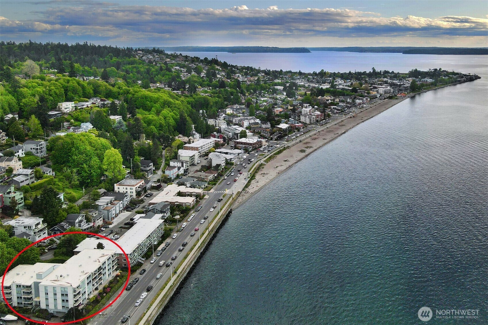 Property Photo:  2200  Alki Avenue SW 102  WA 98116 