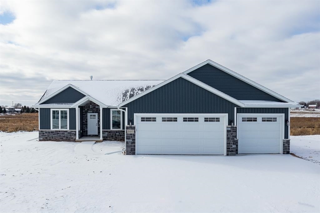 W5835 Roundstone Place  Menasha WI 54952 photo