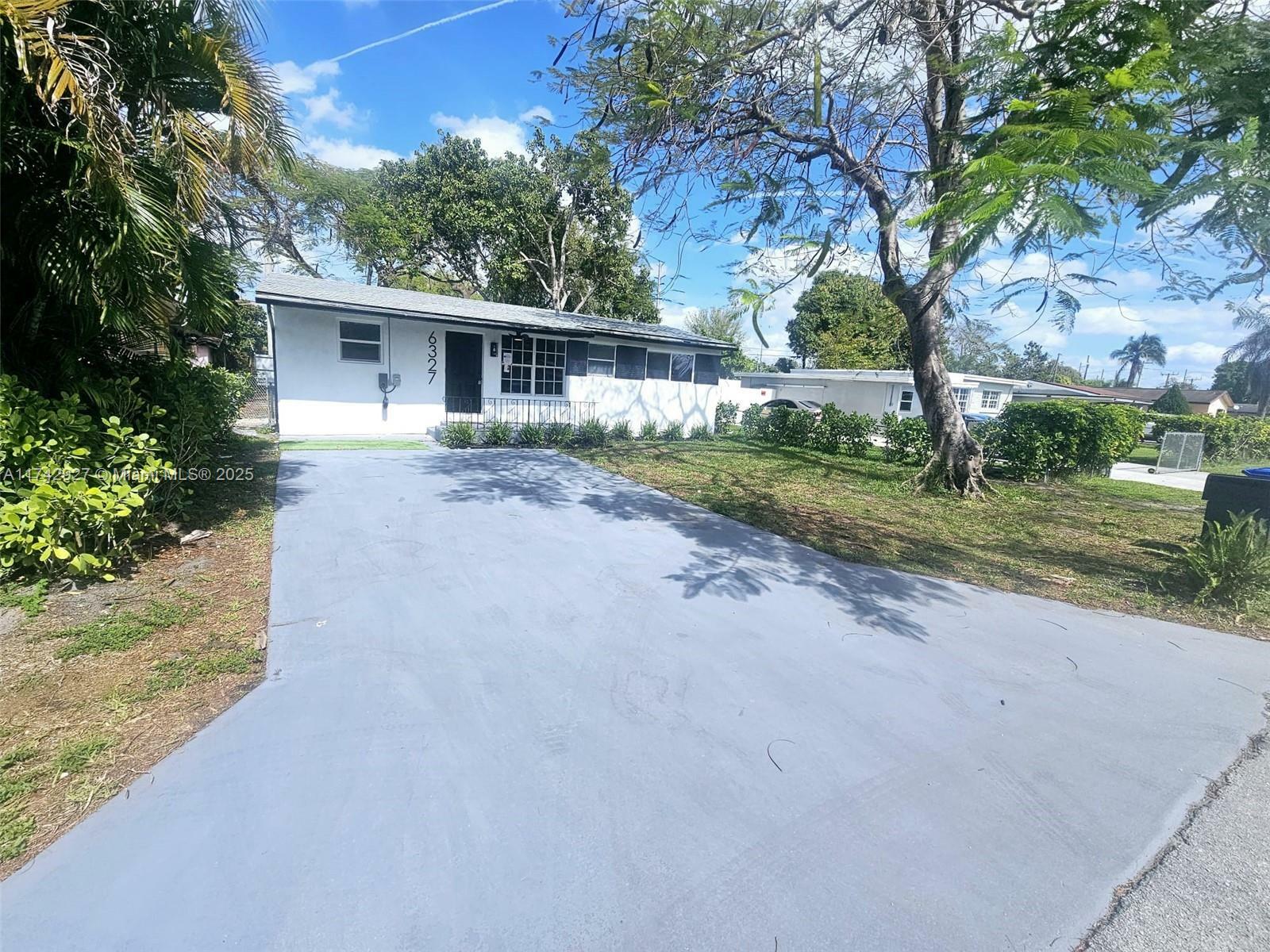 Property Photo:  6327 Dewey St  FL 33023 