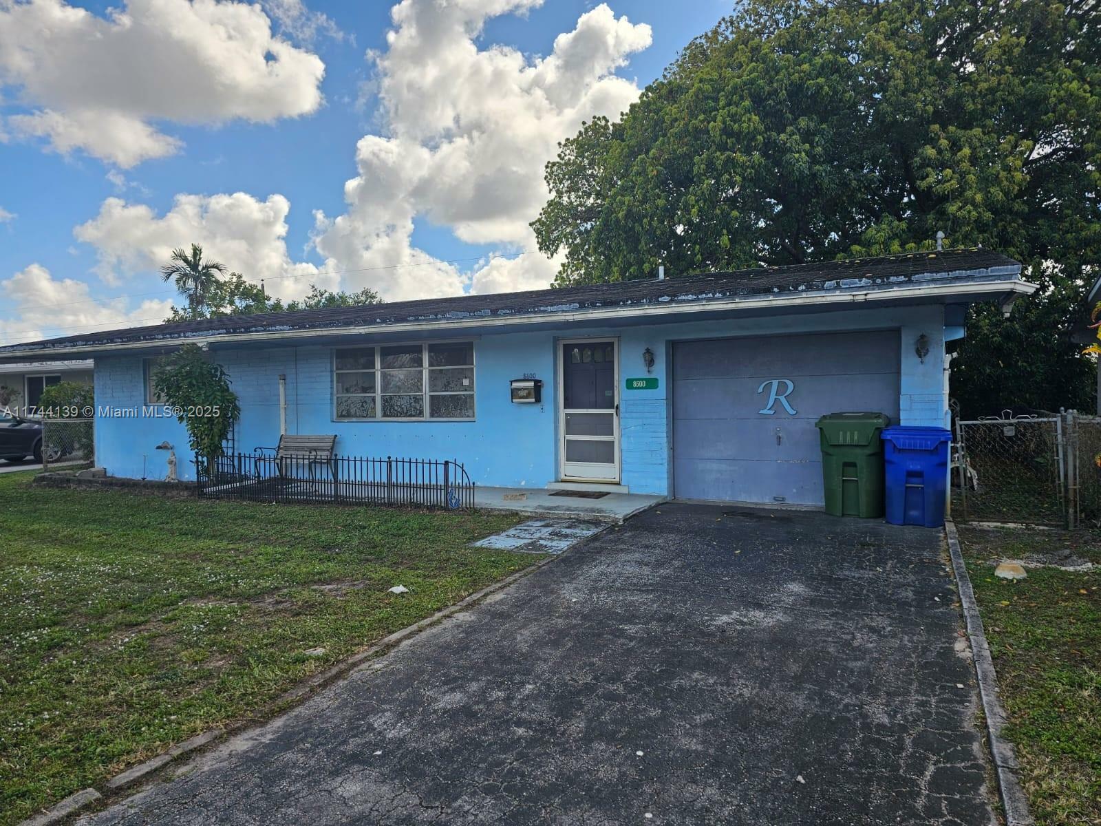 Property Photo:  8600 Taft St  FL 33024 