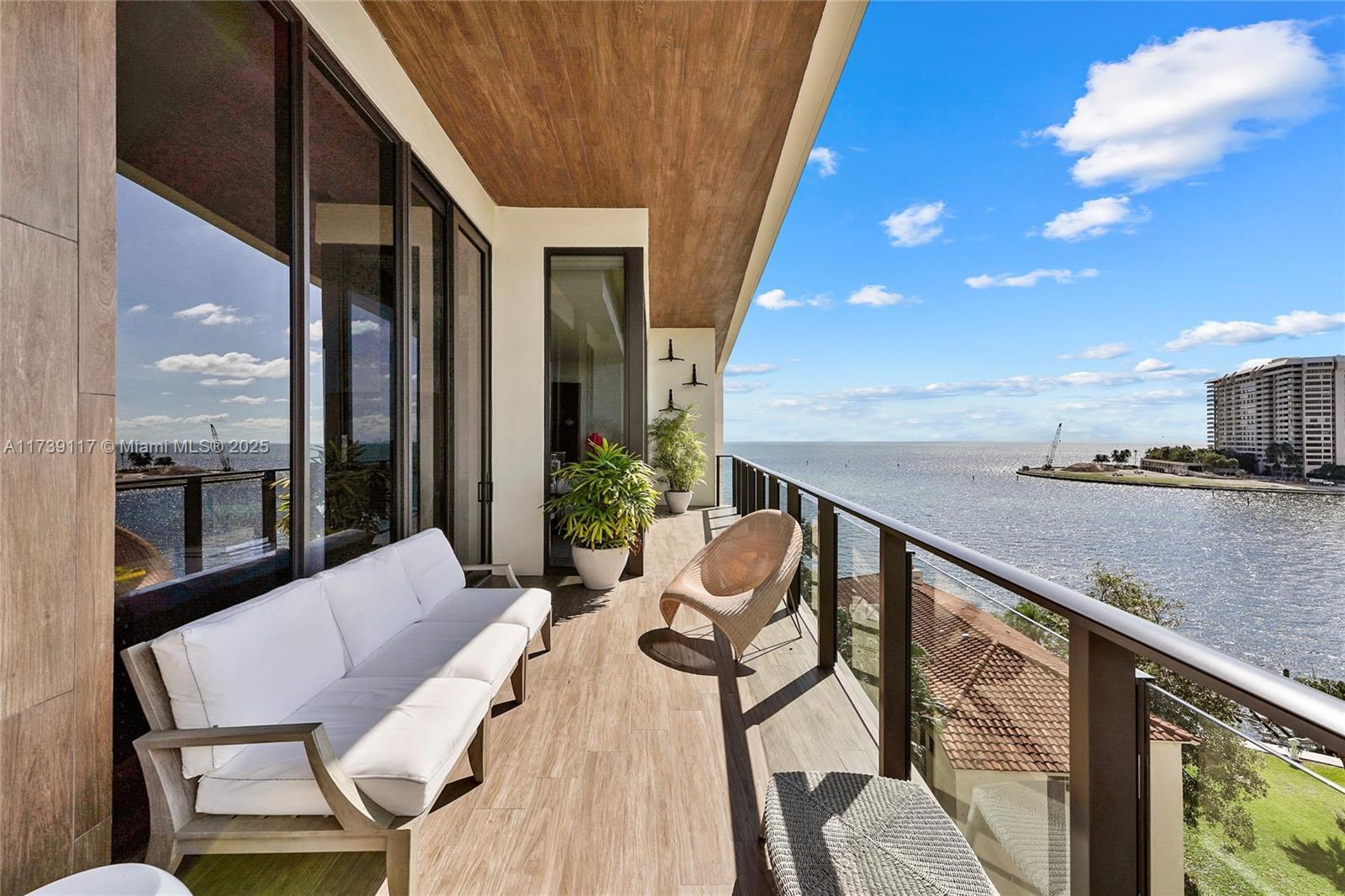 Property Photo: 3581 E Glencoe St 605 FL 33133