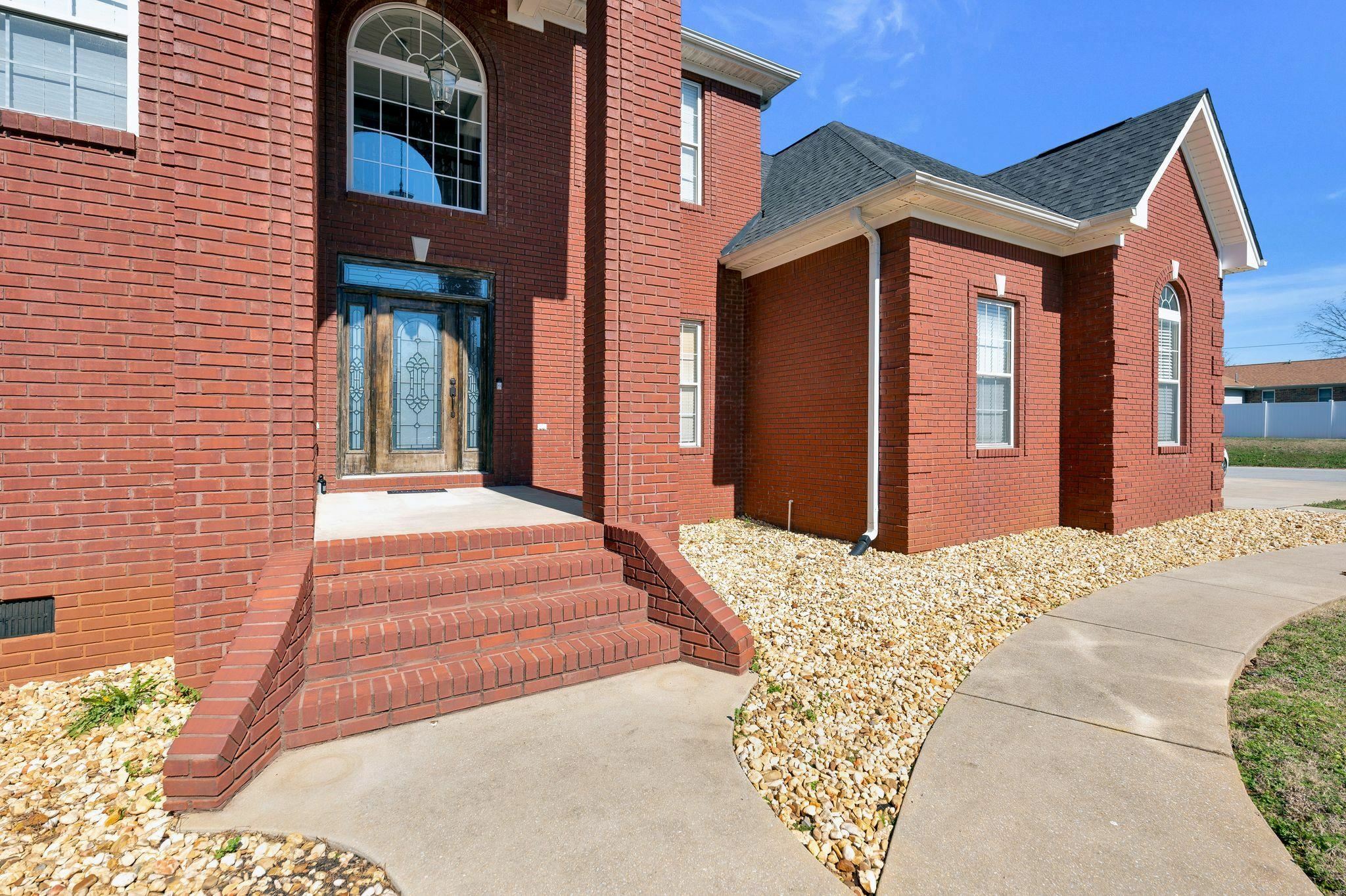 Property Photo: 711 Beverly Dr AL 35661 - MUSCLE S
