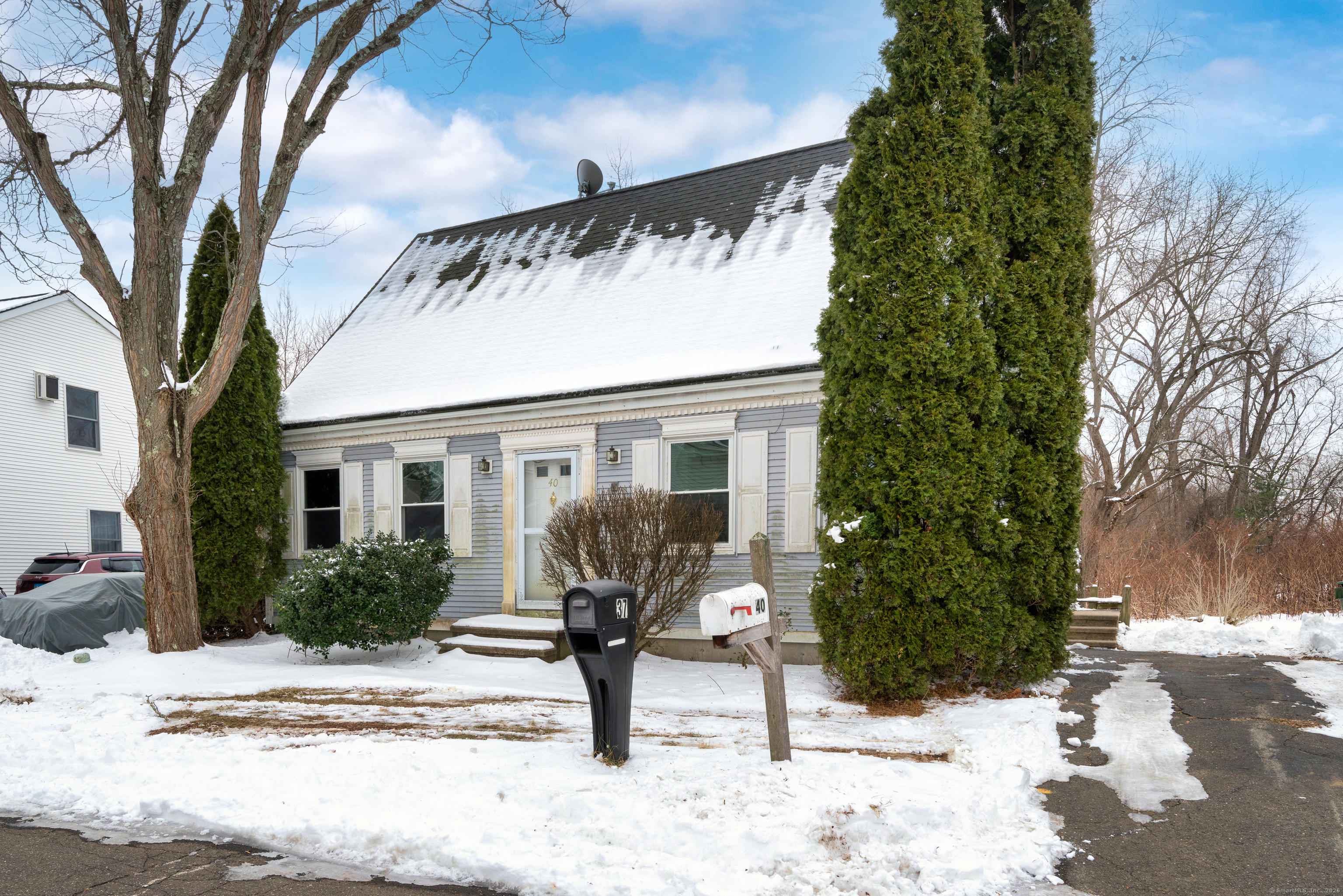 Property Photo:  40 Kingsbury Lane  CT 06033 