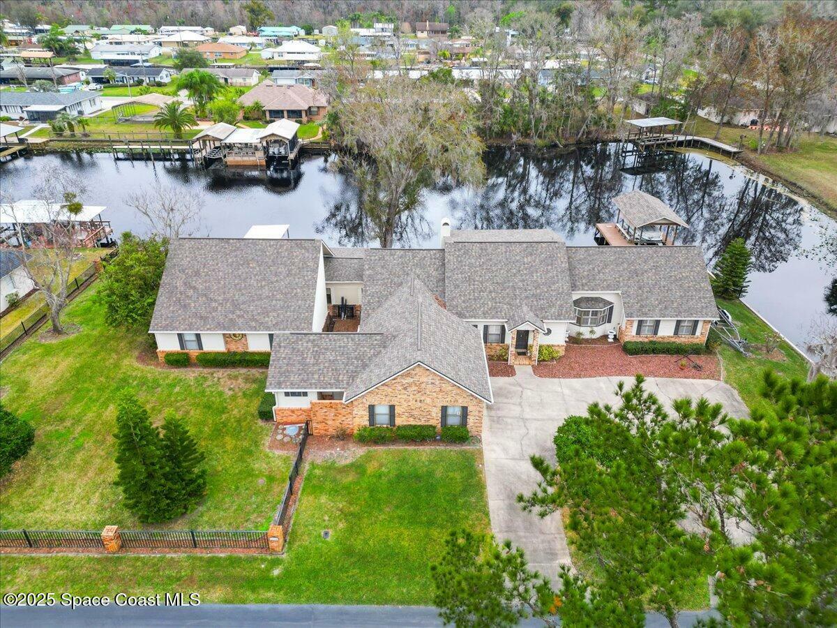 Property Photo: 1610 Yellow Brick Road FL 32102