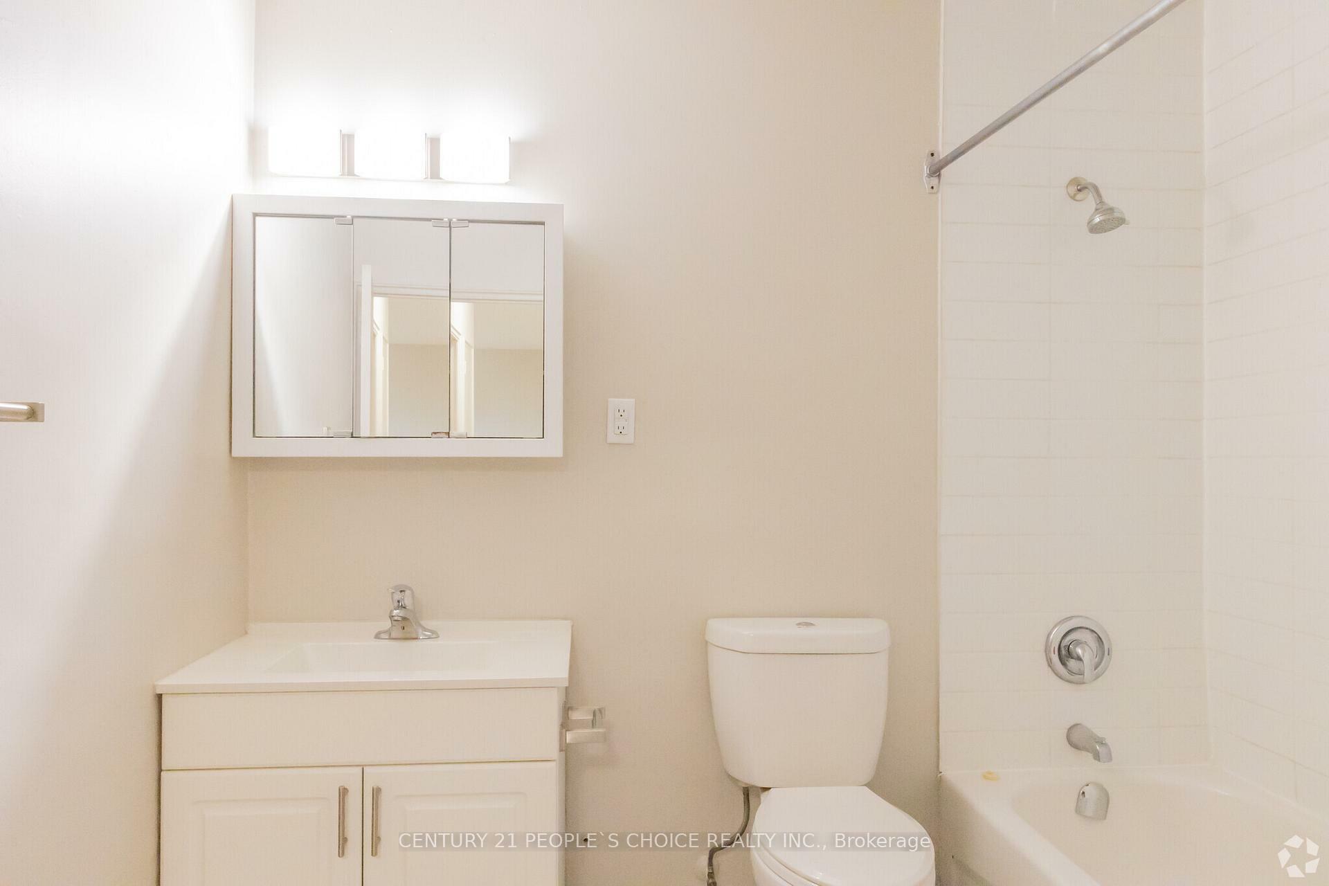 Property Photo: 1061 Seneca Avenue 609 ON L5G 3X7