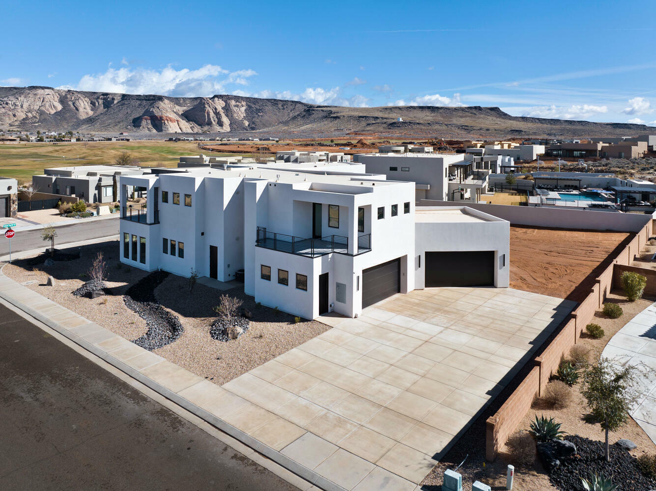 Property Photo: 1461 W Canyon Tree Dr UT 84770