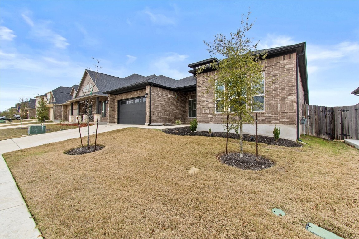 Property Photo: 872 Wild Pecan Loop TX 78610