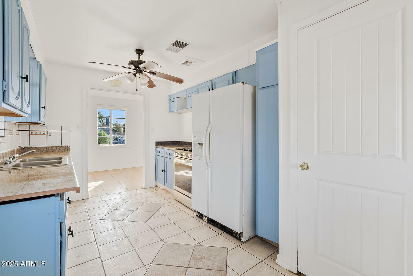 Property Photo: 724 S Lewis -- AZ 85210