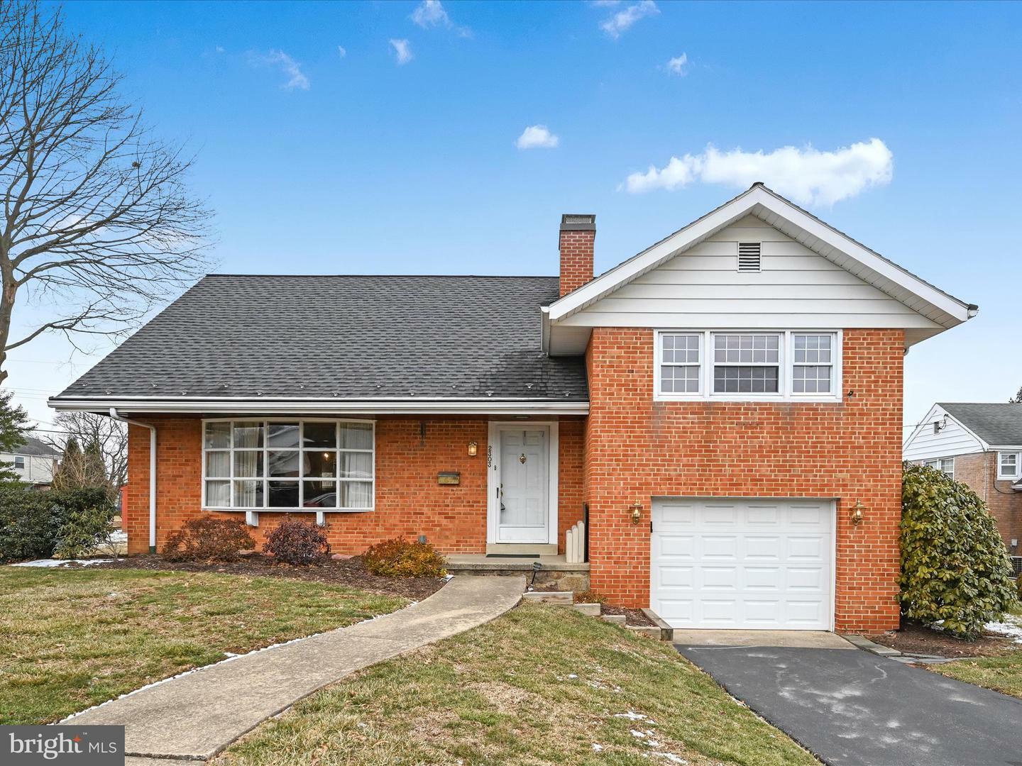 Property Photo:  2303 Laurel Road  PA 19609 