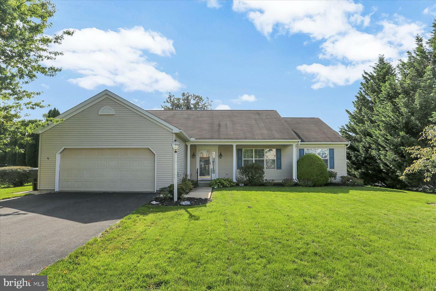 Property Photo: 405 Sterling Drive PA 17356