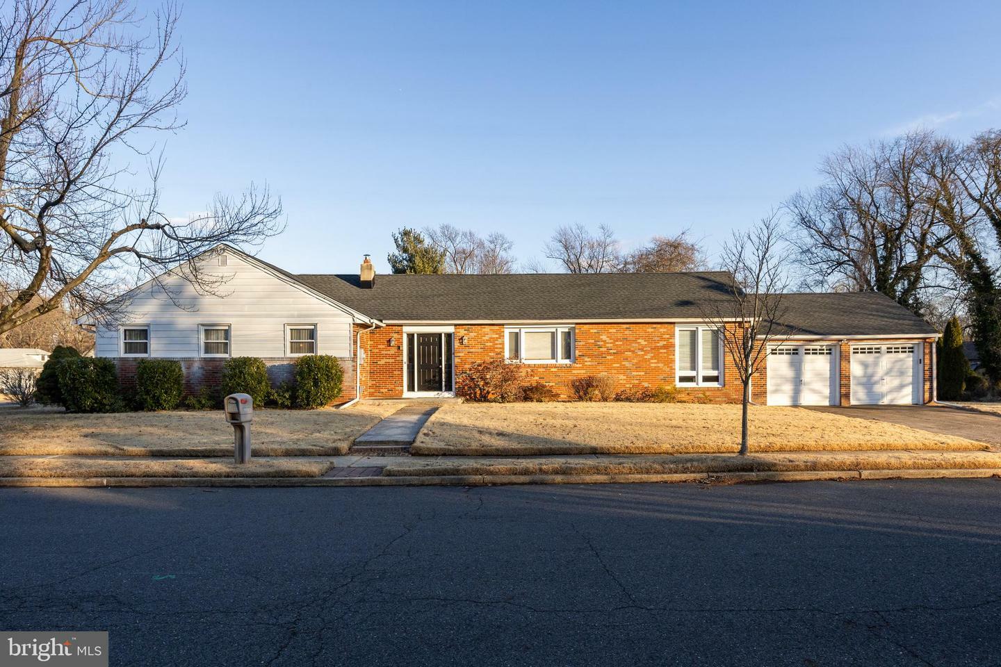 Property Photo:  300 W Walnut Avenue  NJ 08057 