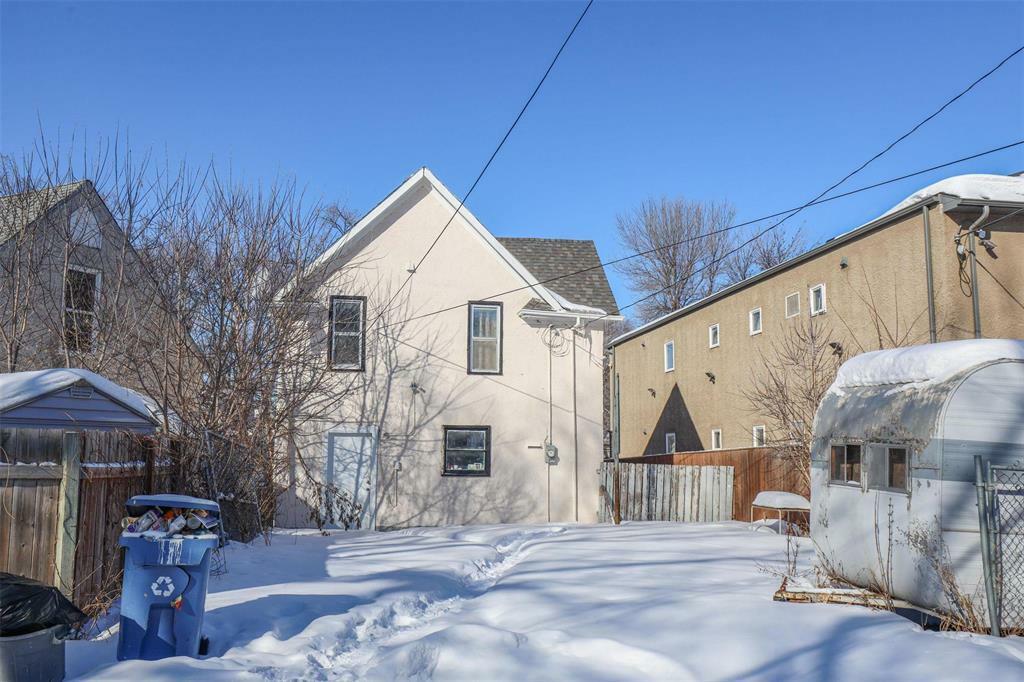 Property Photo:  144 Lorne Avenue  MB R2W 2N6 