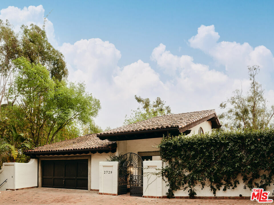 Property Photo: 2729 Nichols Canyon Rd CA 90046