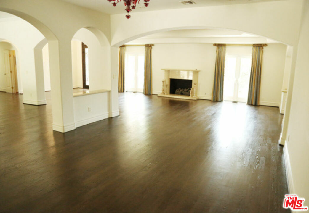 Property Photo:  114  S Layton Dr  CA 90049 