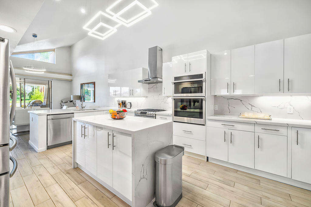Property Photo:  192 Kavenish Drive  CA 92270 
