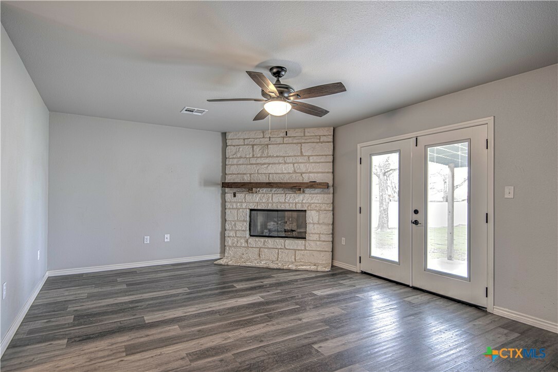 Property Photo: 1204 Ridgemont Drive TX 76549