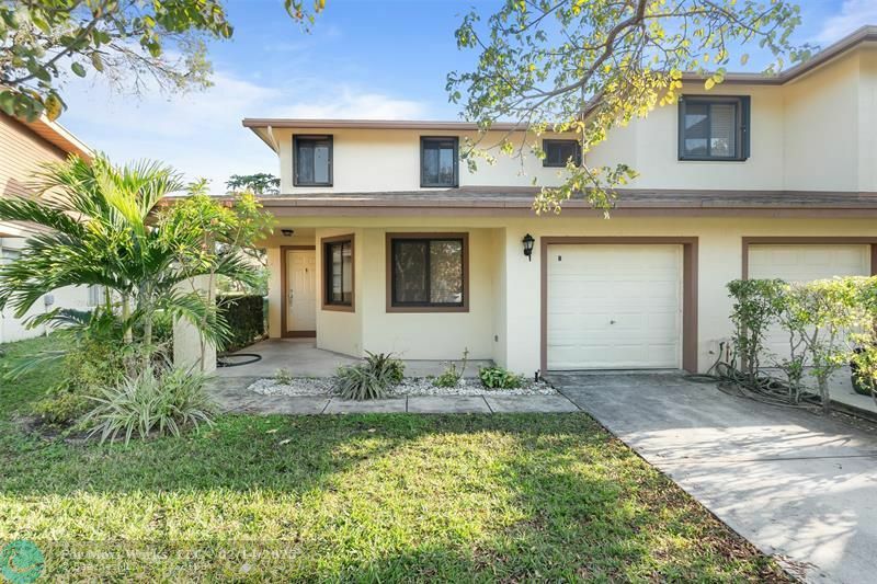 Property Photo:  6094 Live Oak Ct B  FL 33319 