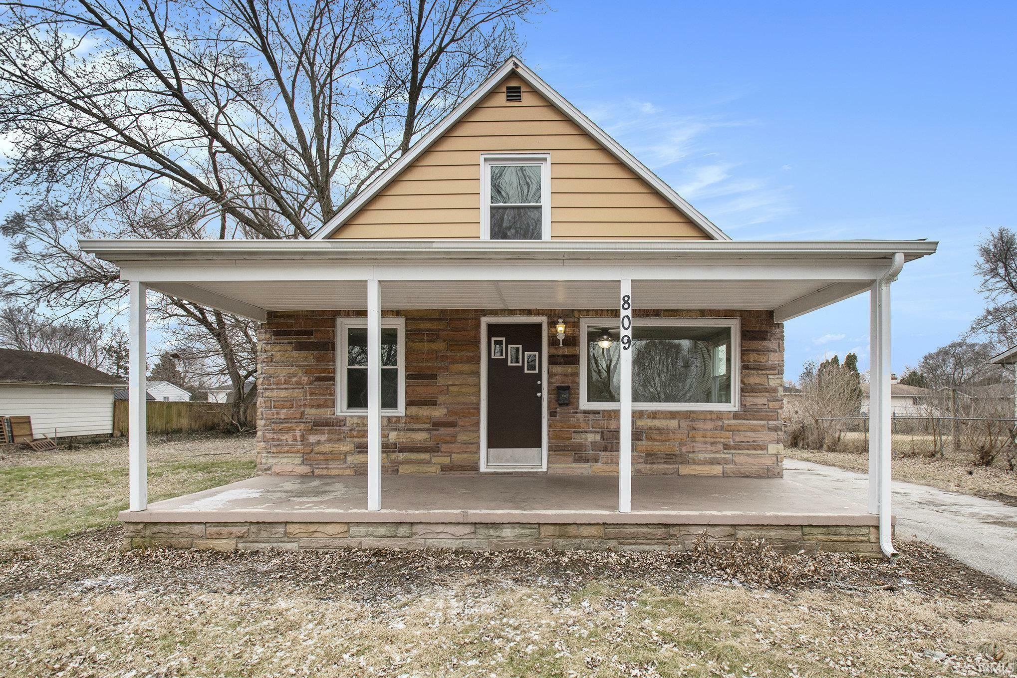 Property Photo:  809 E 6th Street  IN 46544-2332 