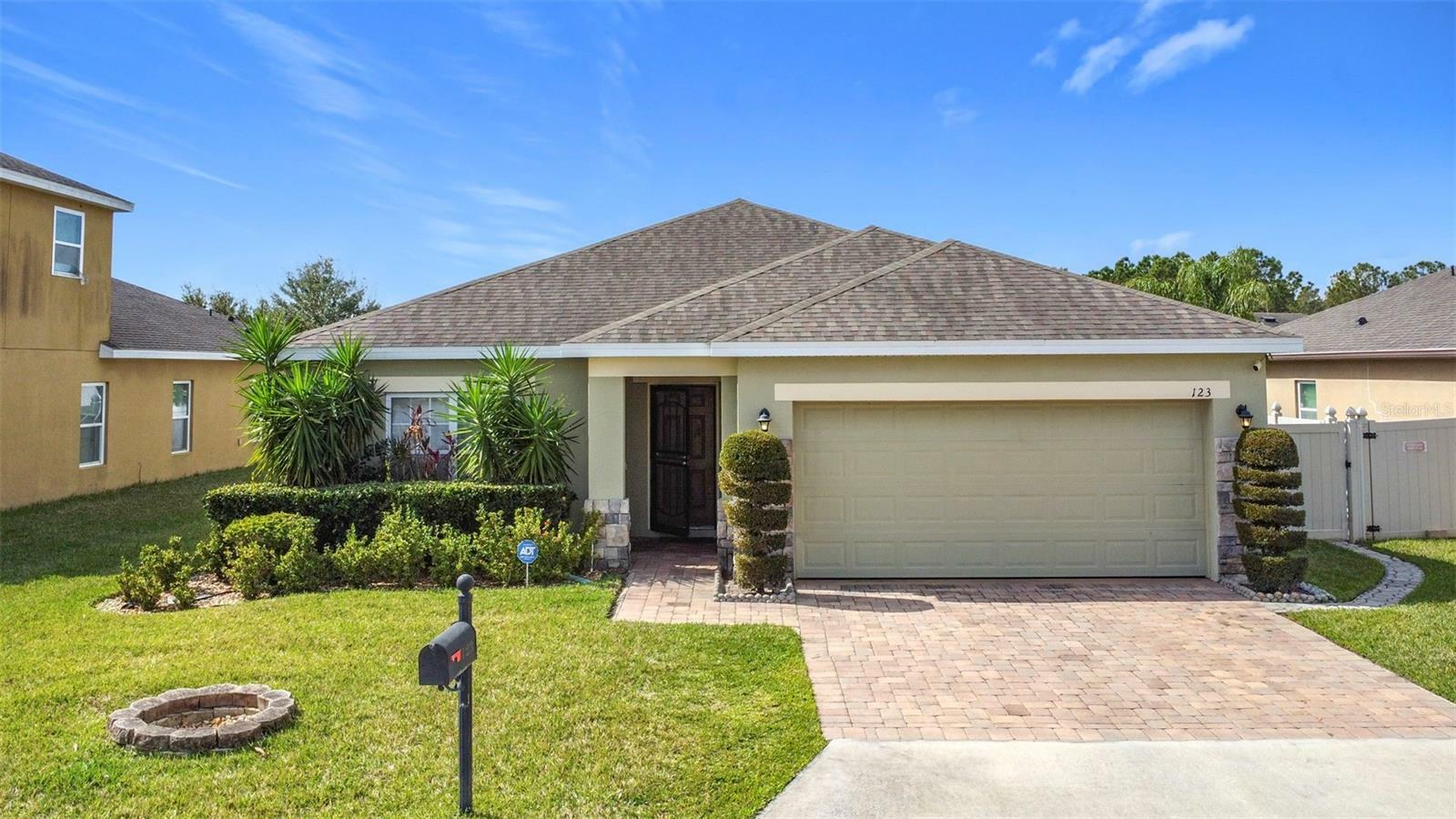 Property Photo:  123 Vitoria Road  FL 33837 