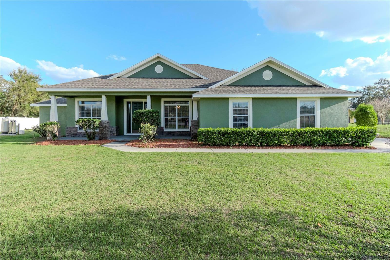 Property Photo:  3206 Duchess Court  FL 33565 