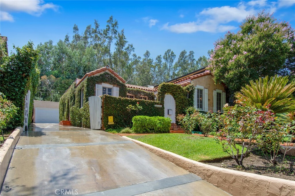 Property Photo:  12138 Laurel Terrace Drive  CA 91604 