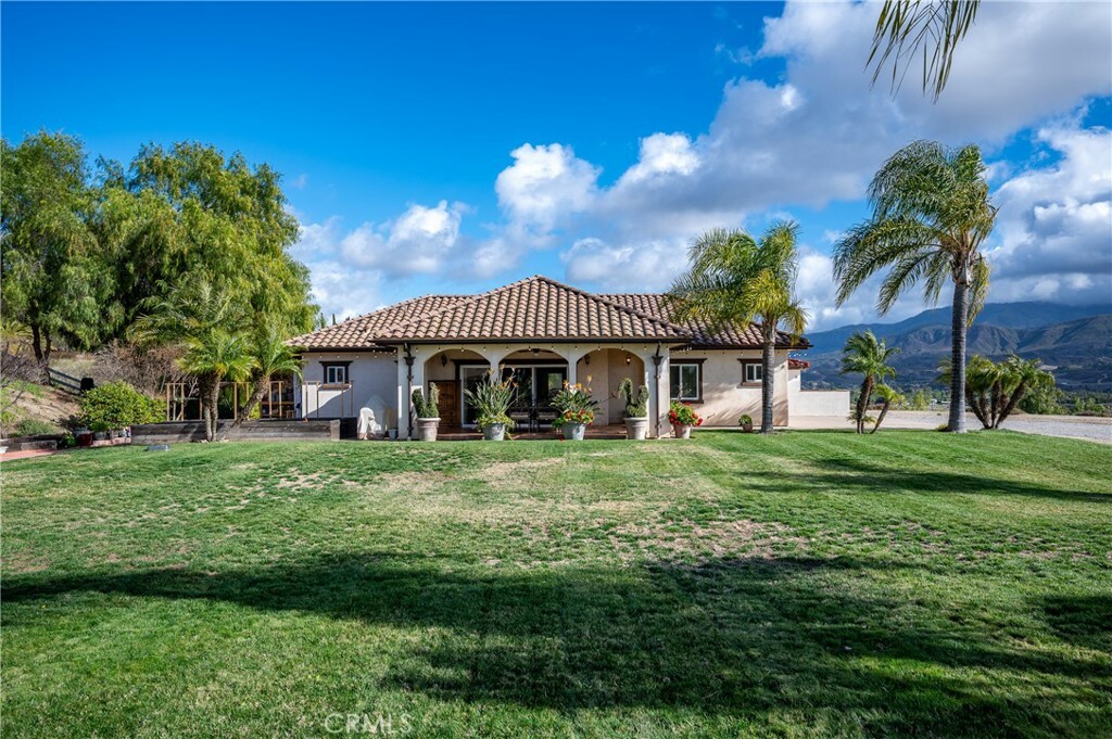 Property Photo: 42562 Seawind Circle CA 92592