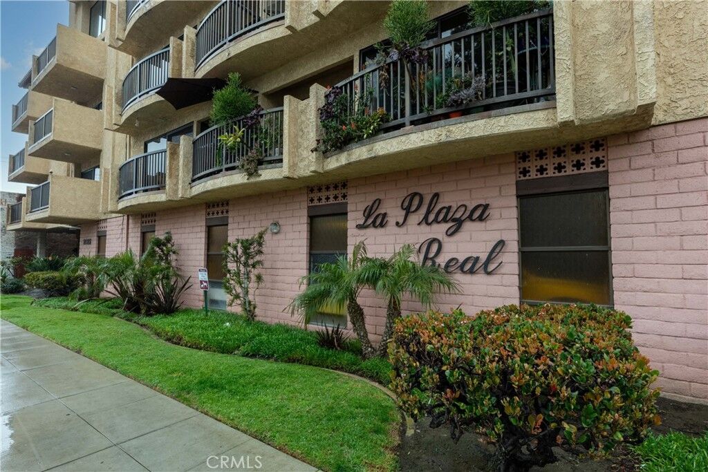 Property Photo:  2015 E Broadway 304  CA 90803 