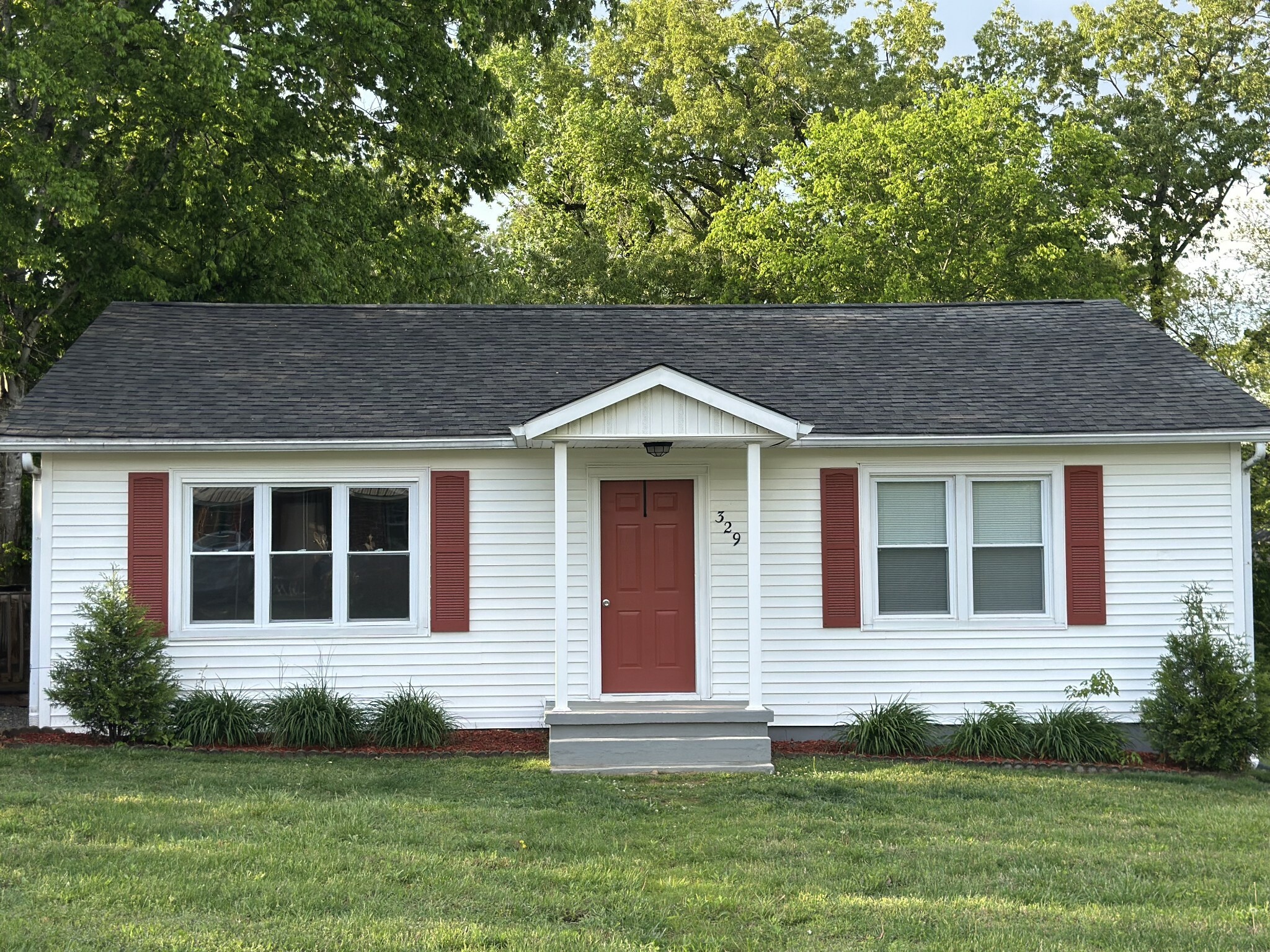 Property Photo: 329 Castle Ln TN 37058